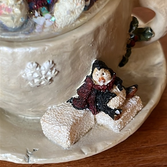 BOYDS BEARS & FRIENDS Miniature Snow Woman with Penguin Snow Globe - Picture 3 of 11